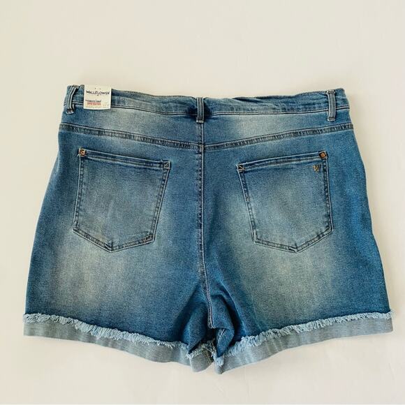Wallflower | Fearless Curvy Super High Rise Shorty Short 22W Regular NWT - Picture 3 of 10
